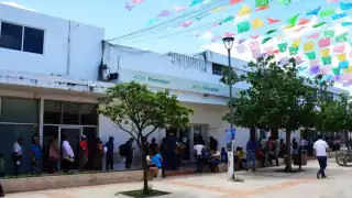 Beneficiarios saturan Banco del Bienestar en Campeche; buscan alternativas de atención