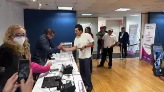 Marcelo Ebrad compartió en redes como votan los mexicanos en el extranjero