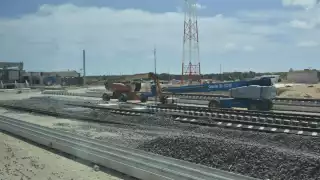 
Es previsible que también comience a operar este 4 de marzo el sistema de autobuses eléctricos que enlazará la estación del Tren Maya con el AIC. 
