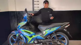 Del domicilio salieron tres personas, dos mujeres y un hombre, que intentaron impedir el arresto