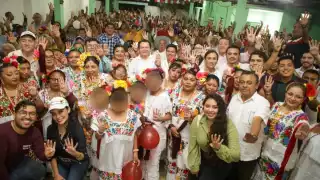 En la reunión en Tekantó, que estuvo amenizada a ritmo de jarana por el ballet folclórico Piel Morena del Mayab