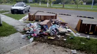Zona de antros en Chetumal convierte en basurero el Boulevard Bahía