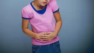 La niña tuvo que ser sometida a una endoscopia para extraer la moneda