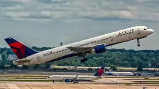 Un avión Boeing de Delta Air Lines perdió una de las ruedas del tren de aterrizaje, antes de despegar hacia Bogotá