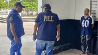 Marvin Alejandro Nájera flores, alias "El Nájera", intentó agredir a los oficiales, por lo que fue controlado