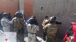 Marina informa la detención de dos personas con presunta droga y arma de fuego durante orden de cateo en Alcaldía Iztacalco