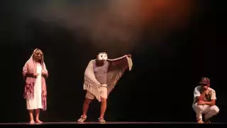 Destacan elementos como la pérdida, la ausencia de los seres queridos y la fractura social, lo que la convierte en un puente generacional