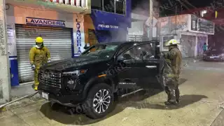 Incendian camioneta de más de un millón de pesos a funcionario en Ciudad del Carmen; buscan a los responsables