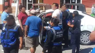 Tensión en Motul por falta de transporte: Taxista pelea con un conductor por ofrecer “aventón” a Mérida