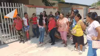 Los padres de familia irán a las oficinas a presionar para ser escuchados