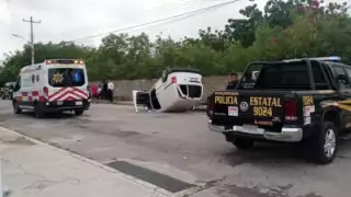 Elementos de la misma corporación policiaca que se hicieron cargo del percance vial señalizaron el sitio para evitar otro hecho de tránsito