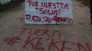 Los pobladores permanecen en un campamento afuera de la granja desde el 15 de mayo