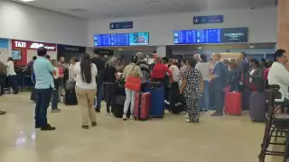 Los restantes permanecían en la sala de última espera para realizar los trámites migratorios