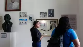 También hoy y a la misma hora, el maestro Alberto Arceo ofrecerá una charla y una visita guiada sin costo