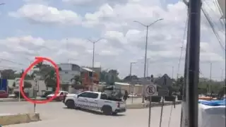 La camioneta pudo causar un accidente por transitar en sentido contrario