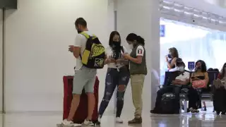 Afirman que se les sustraen los documentos de sus maletas.