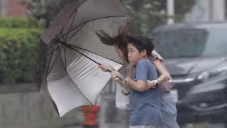 Tifón Bavi deja decenas de heridos y obliga a evacuar a más de 1.7 millones de personas en China