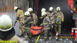 Incendio en edificio de oficinas en Yakarta deja 22 muertos: investigan posible falla en baterías de dron