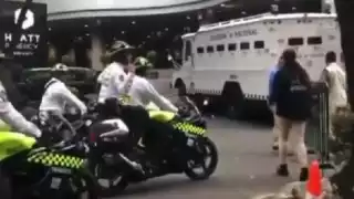 Un agente de tránsito presumió que llevaba al primer ministro de Canadá de una forma peculiar