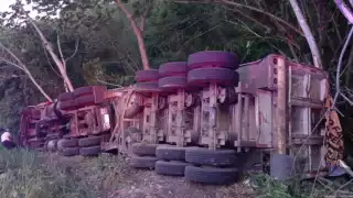 La pesada unidad fue trasladada al corralón de la ciudad