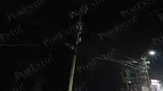 Corto circuito en transformador causa apagón en la colonia Fátima de Escárcega