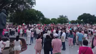 La marcha avanzó por la Avenida Tulum hasta llegar a la explanada del Palacio Municipal