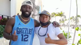 Randy Arozarena se tomó fotografías con quienes lo reconocieron en Progreso