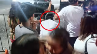 Escena insólita en el Carnaval de Kanasín: cabeza de un hombre queda atrapada entre las vallas