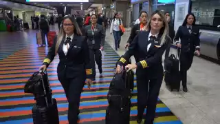 Las siete tripulantes del avión realizaron su primera travesía internacional
