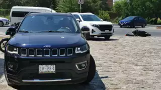 Conductor choca contra motocicleta en Ciudad del Carmen y deja daños materiales de hasta 15 mp