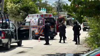 El hombre quedó herido en mitad de la calle
