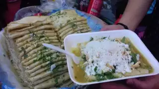 En Hidalgo, 17 personas acaban intoxicadas por comer enchiladas en la calle