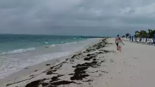 Playa Norte se observó, por primera vez en el año, sin barcos y con poca gente.