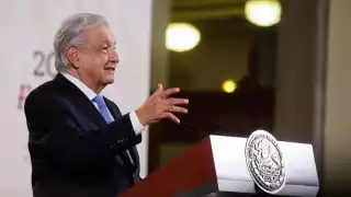 El presidente Andrés Manuel López Obrador reconoció que el embajador Ken Salazar acpetara que las armas que ocupa el crimen organizado provienen de Estados Unidos.