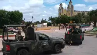 A los hombres les decomisaron dos fusiles de alto poder y dos escuadras