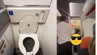 Los pasajeros comenzaron a reír de la situación. Foto:Especial