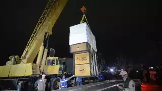 Jirafa Benito ya es trasladada hacia Puebla