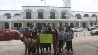 Alcalde de Tizimín incumple a defensores de animales; prometió un albergue para mascotas