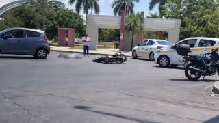 Grave accidente en la Calzada Veracruz deja un motociclista hospitalizado en Chetumal