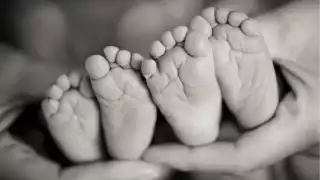 En Barcelona, separan a gemelas siamesas; lo califican como un milagro médico