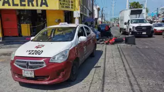 El motociclista resultó con golpes en cabeza y brazos