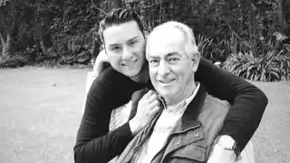 Alfredo Baranda García junto a su hijo