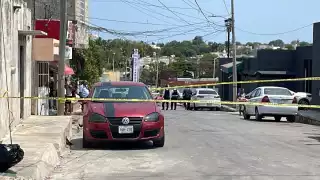 Los asaltantes amenazaron con cuchillos a los encargados de la casa de empeños