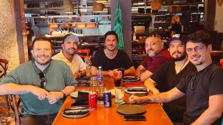 Sus admiradores recibieron al grupo en el aeropuerto de Mérida