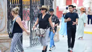 Para obtener el título de guía de turista hay que cursar un diplomado de 560 horas