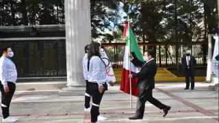 El primer vicepresidente del Comité Olímpico Mexicano, Daniel Aceves Villagrán, abanderó a la Delegación Mexicana que participará en los Juegos Olímpicos de Invierno de Beijing