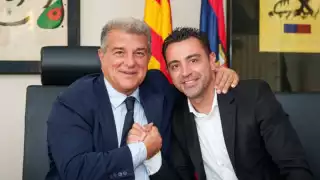 Xavi Hernández renovó contrato como técnico del Barcelona, hasta 2025