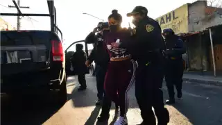 Agentes de inteligencia de la policía capitalina detuvieron a Miriam Ramírez, pareja sentimental de “El Perro”, principal extorsionador de comerciantes en el perímetro B de la alcaldía Cuauhtémoc