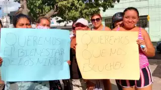 Madres de familia acusan a la Directora de violencia física y psicológica