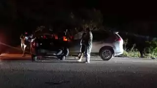 En uno de los autos accidentados viajaban dos jóvenes de 19 y 14 años de edad. 